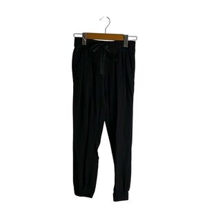 Talula Women's Black Relaxed Drawstring Waist Tapered Jogger Pant
